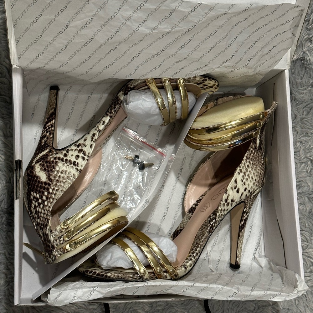 ALDO “Snakeskin” Leinan ankle strap Heels, Size 8, with back zipper - Picture 5 of 7